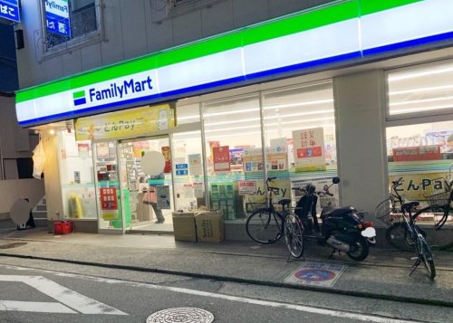 コンビニ　ファミリーマート 阪急門戸厄神駅前店（コンビニ）まで450m