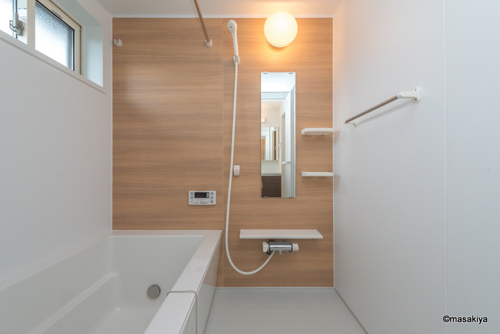 バス・シャワールーム　お風呂　追い焚き・浴室乾燥機付きです。