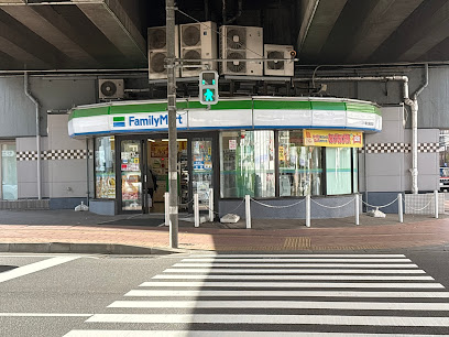 コンビニ　ファミリーマートJR琴似駅前店（コンビニ）まで580m