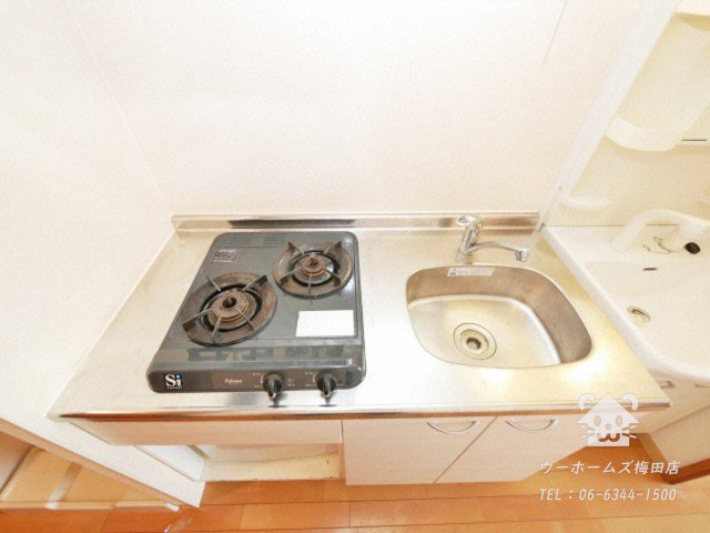 キッチン　コンパクトなキッチンで掃除もラクラク