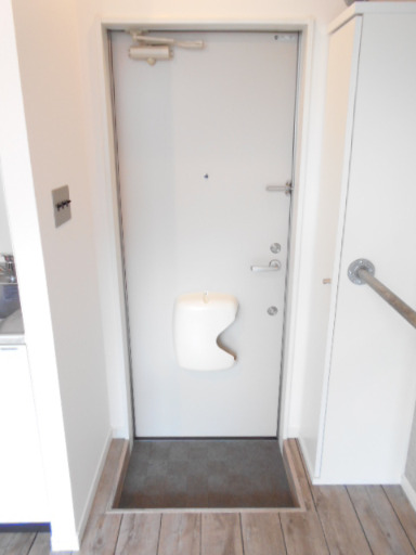 玄関　※同物件・同タイプの写真です。