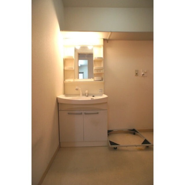 洗面設備　忙しい朝に便利な洗髪洗面化粧台♪