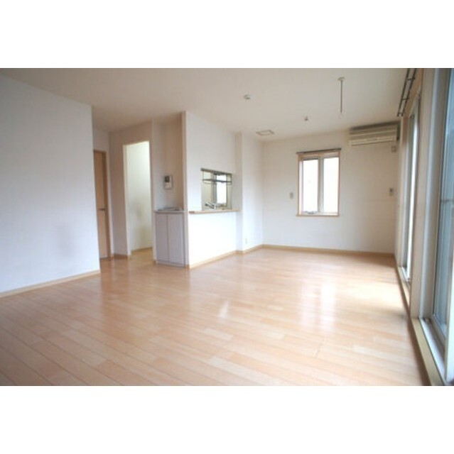 居室・リビング　２面彩光で明るい室内♪