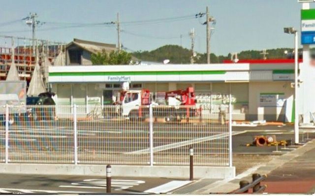 コンビニ　ファミリーマート 亀岡千代川店（コンビニ）まで240m