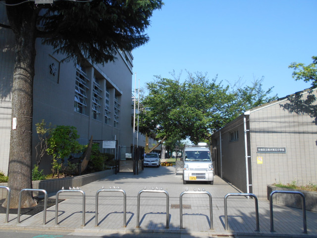 小学校　杉並区桃井第五小学校（小学校）まで380m
