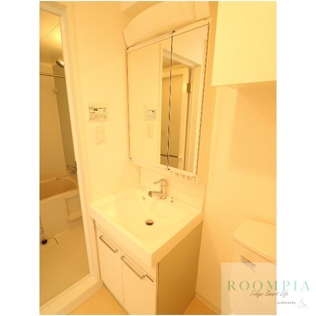 洗面設備　※同タイプの別のお部屋です。