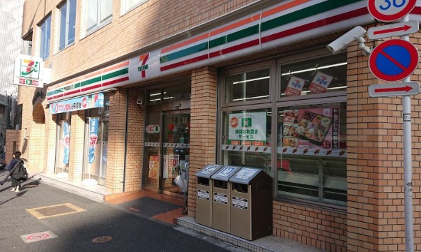 コンビニ　セブンイレブン 新宿曙橋駅西店（コンビニ）まで243m