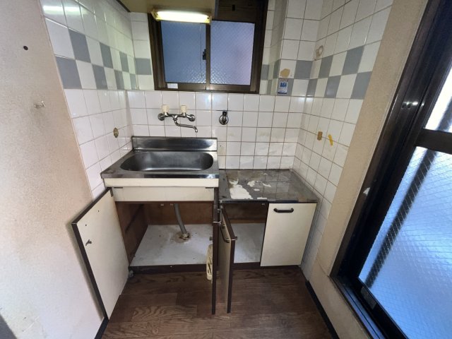 キッチン　イメージとして同マンション他部屋を表示しています