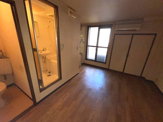 居室・リビング　イメージとして同マンション他部屋を表示しています