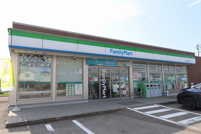 コンビニ　ファミリーマート（コンビニ）まで6718m