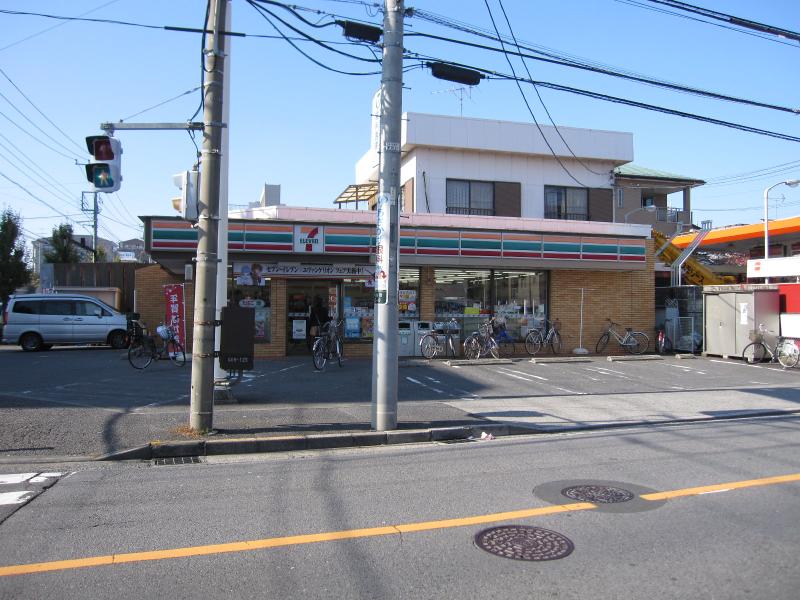 コンビニ　セブンイレブン足立綾瀬3丁目店（コンビニ）まで174m