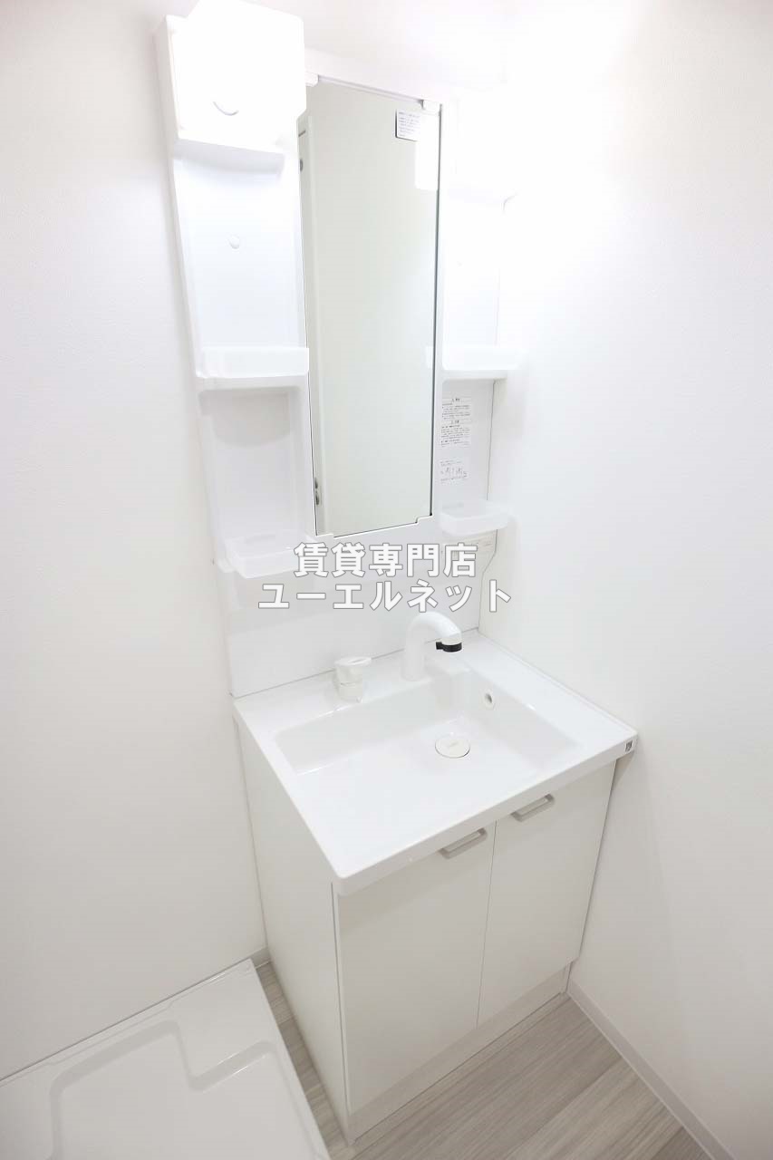 洗面設備　清潔感ある独立洗面台で毎日気持ちよく♪