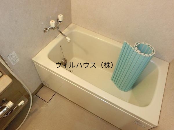 バス・シャワールーム　浴室乾燥機、追い焚き機能付きバス！