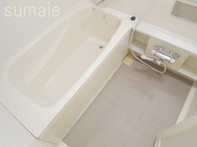 バス・シャワールーム　ゆったりとしたバスルームで１日の疲れも流せます♪