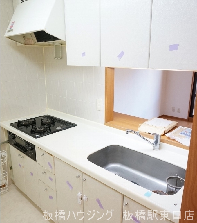 キッチン　３口コンロ・グリル付カウンターシステムキッチン