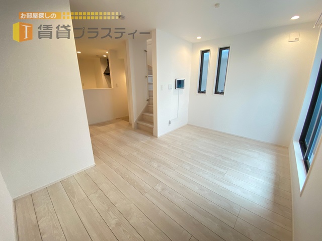 居室・リビング　家族団らんできる素敵なリビングですね。