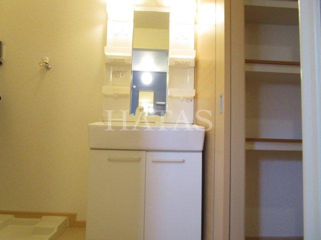 洗面設備　同物件別部屋です。
