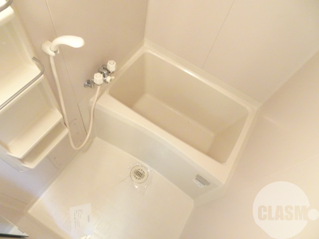 バス・シャワールーム　キレイにリフォームされています♪