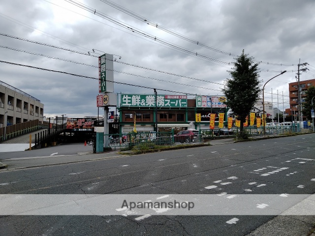 スーパー　業務スーパーＯＫ蛍池店精肉部（スーパー）まで552m