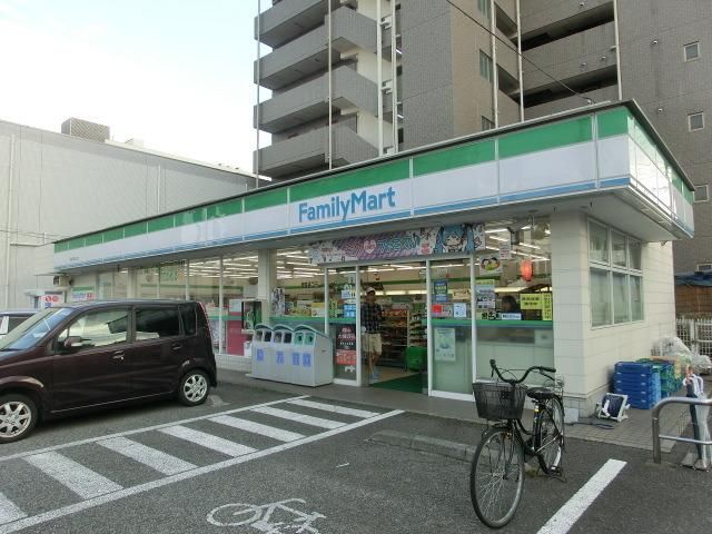 コンビニ　ファミリーマート（コンビニ）まで220m