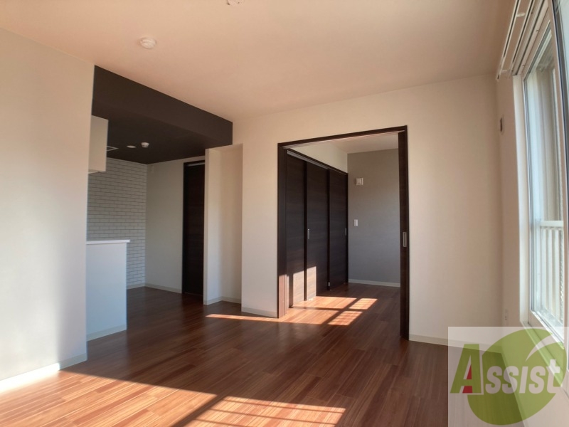 居室・リビング　広くてキレイなお部屋が広がっていて、充実した生活が送れそう。