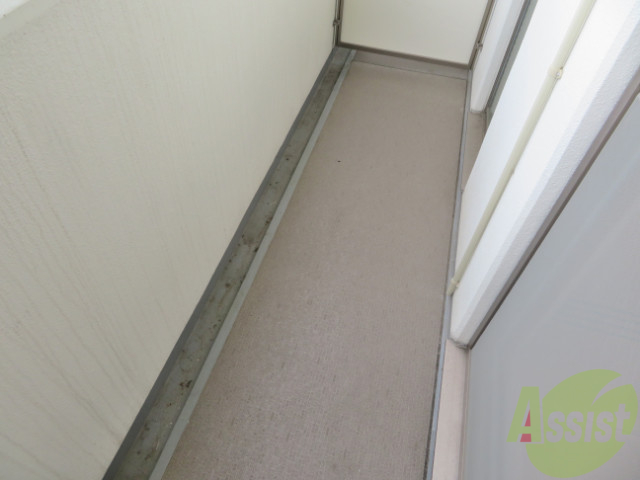 バルコニー　バルコニーは天気の良い日には洗濯物も良く乾きそうですね。