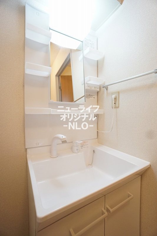 洗面設備　朝の身支度やシンク周りのお掃除にも役立つシャワー付き洗面台☆