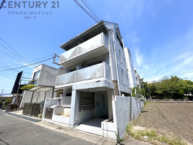 建物外観　オートロック付きで外部からの出入りが無く安心です