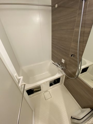 バス・シャワールーム　コンパクトで使いやすいお風呂です