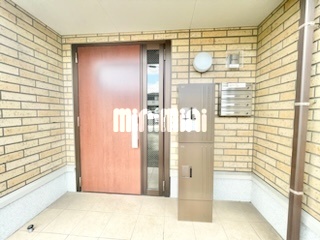 エントランス　※写真は別部屋のものです。