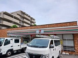 コンビニ　セブンイレブン（コンビニ）まで90m