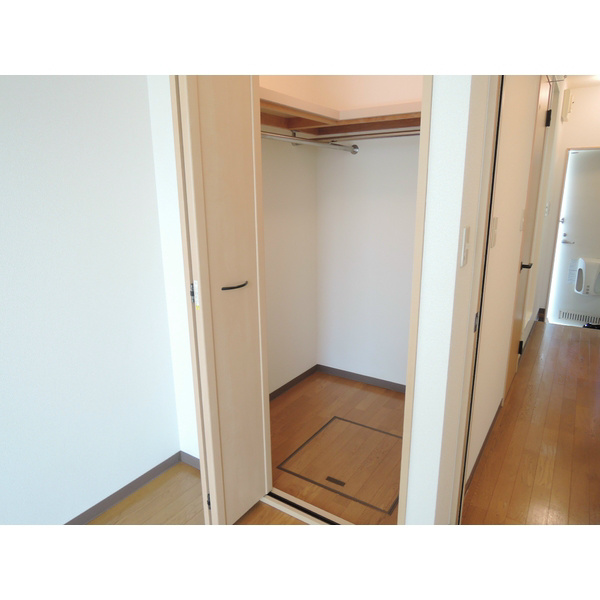 収納　同建物の別部屋の写真です。