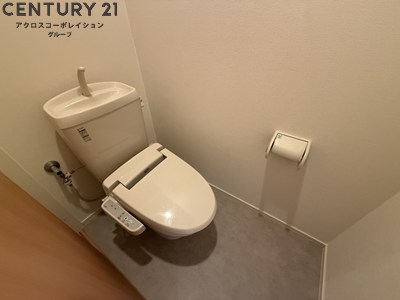 トイレ　温水洗浄便座完備しています