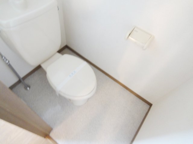 トイレ　写真は別号室のものです。