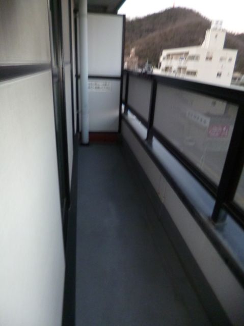 バルコニー　朝日が照らすベランダ