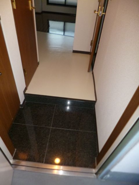 玄関　行ってきます、ただいまはここから