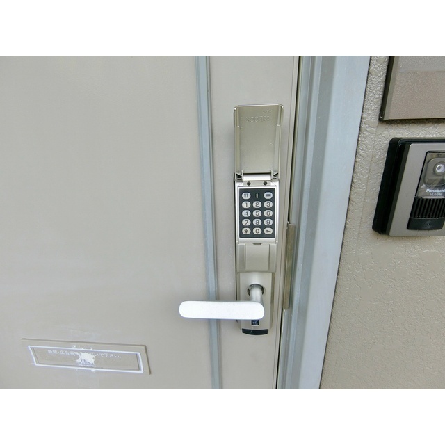 玄関　リノベーション前の写真です