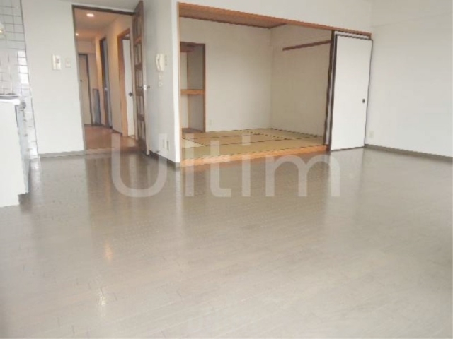 居室・リビング　室内