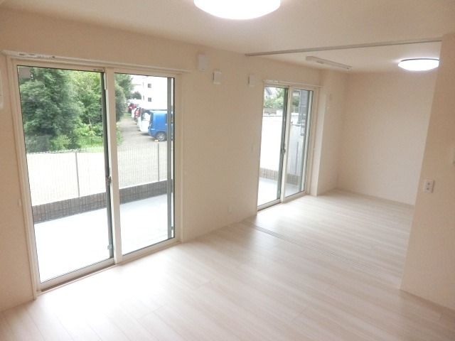 居室・リビング　間仕切りを開ければ開放的な空間です