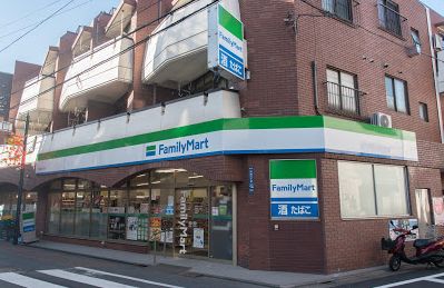 コンビニ　ファミリーマート 戸越六丁目店（コンビニ）まで498m