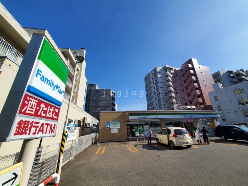 コンビニ　ファミリーマート札幌円山裏参道店（コンビニ）まで186m