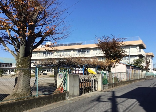 小学校　小山市立旭小学校（小学校）まで881m