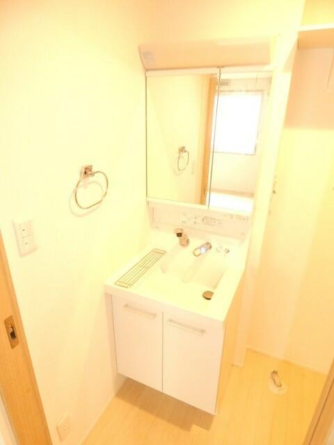 洗面設備　使いやすい独立洗面台です