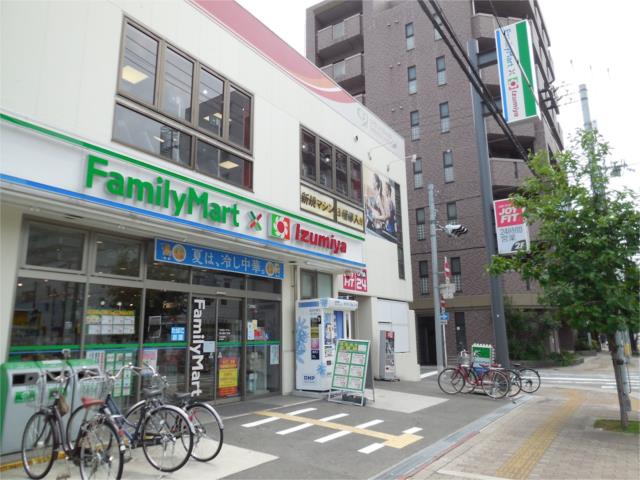 スーパー　ファミリーマート×イズミヤ　東三国四丁目店（スーパー）まで384m