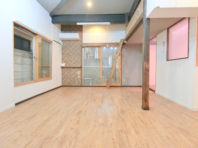 居室・リビング　南東角部屋2面採光の洋室9.3帖