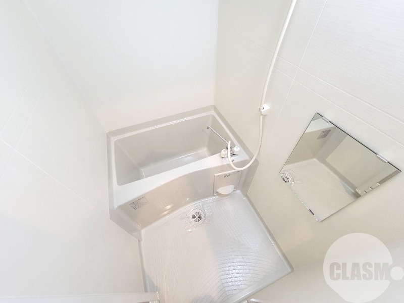 バス・シャワールーム　キレイにリフォームされています♪