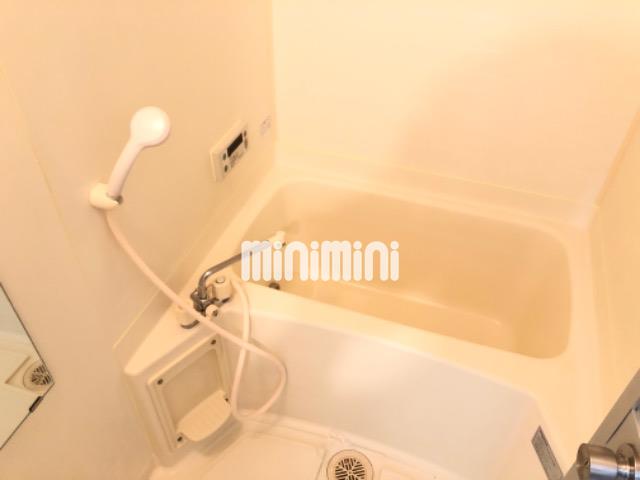 バス・シャワールーム　ゆっくり浸かれる浴槽です