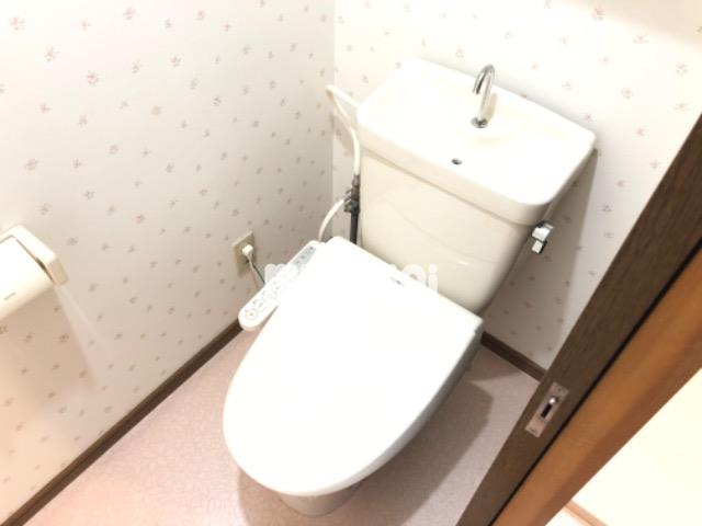 トイレ　温水洗浄便座です