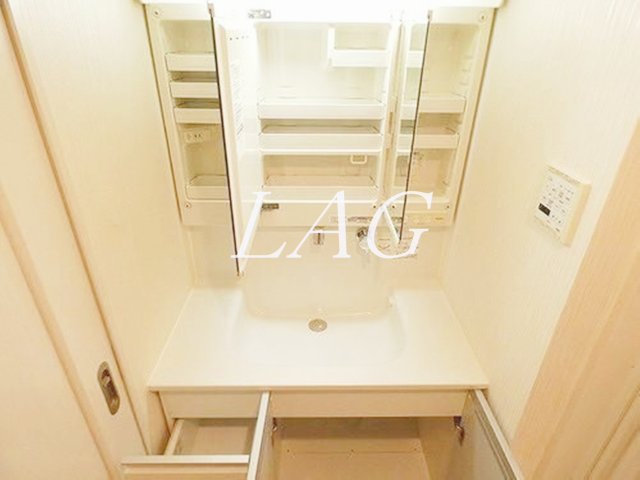 洗面設備　独立洗面台です。