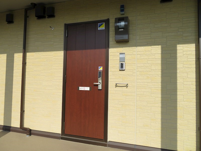 玄関　同物件別部屋